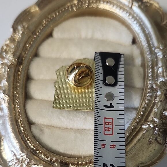 Festive Santa Pin with Gifts Vintage - Picture 3 of 3